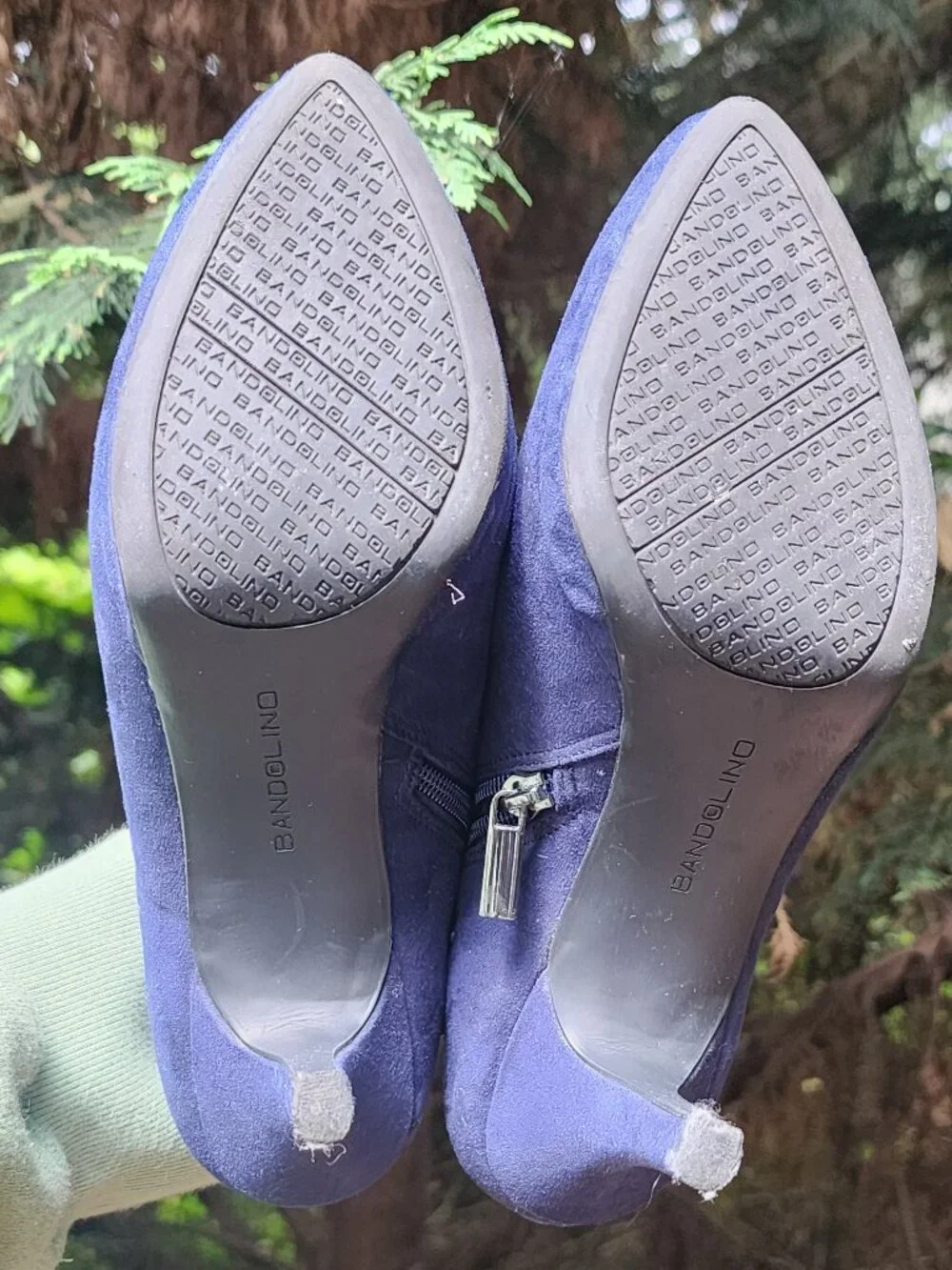 EUC Navy Bandolino Suede booties size 8 Women's heels with Box